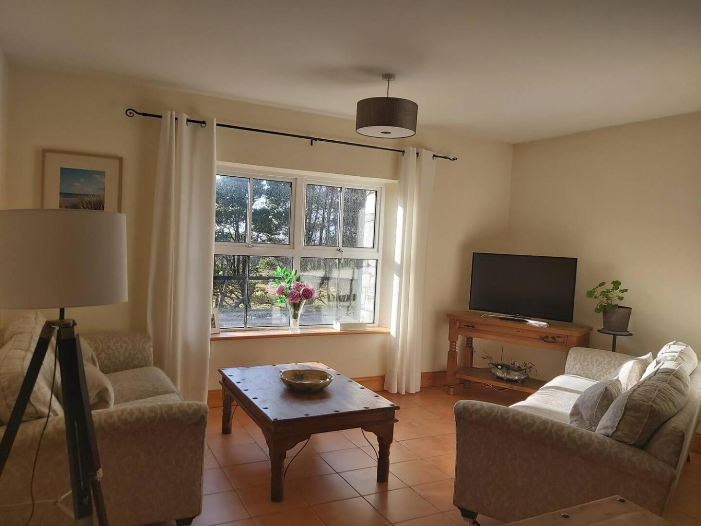 Shanakeever Farm - 2 Bedroom Apartment Clifden Buitenkant foto