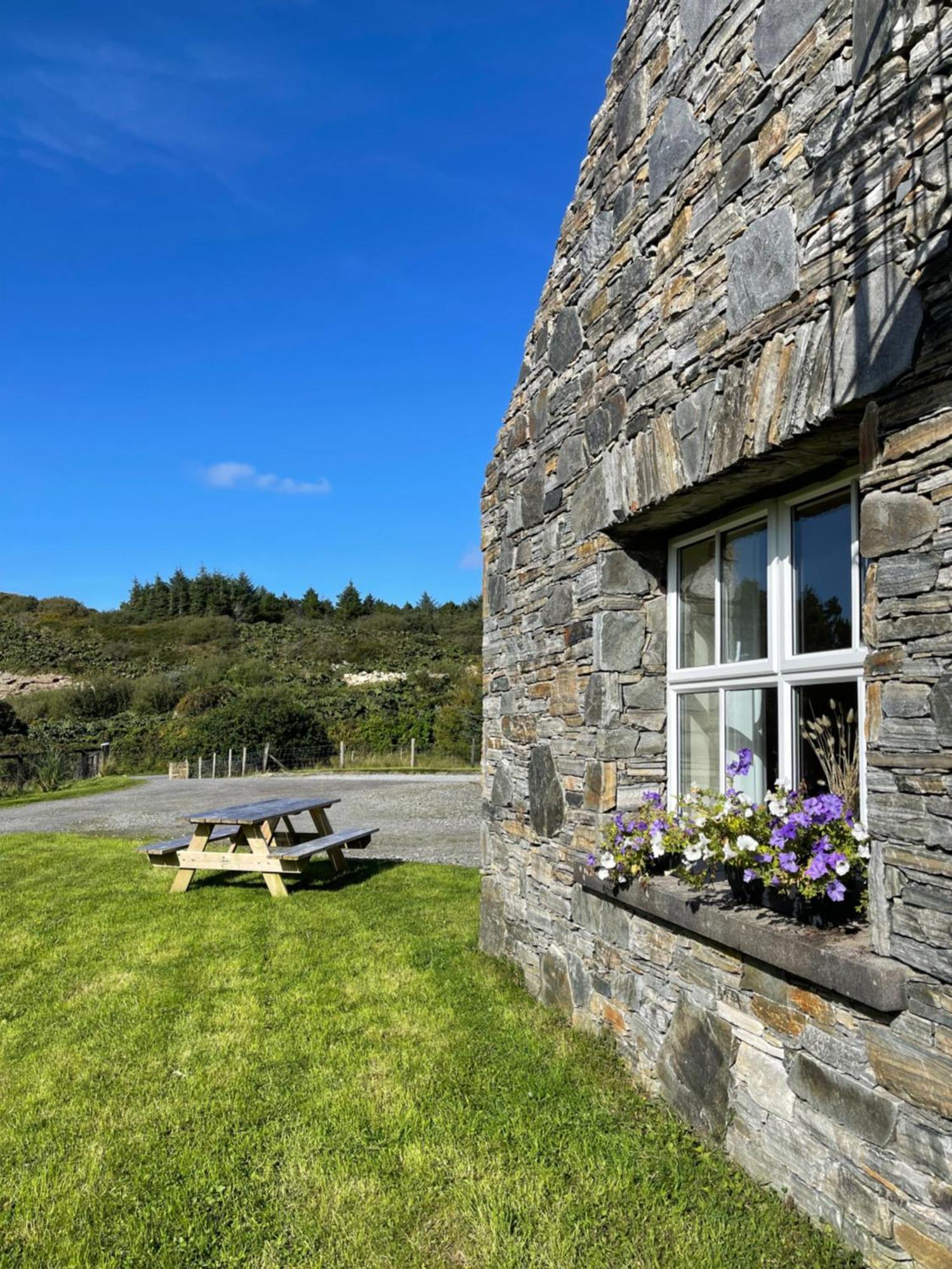 Shanakeever Farm - 2 Bedroom Apartment Clifden Buitenkant foto