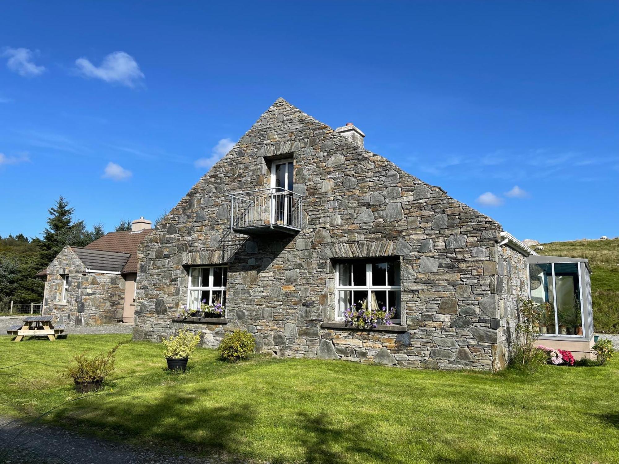 Shanakeever Farm - 2 Bedroom Apartment Clifden Buitenkant foto
